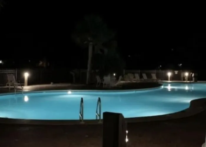 The Rookery Nearby Pool Sleeps 8 Holiday home *